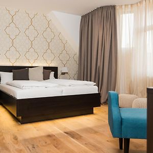 Standard Zimmer mit Kingsize-Bett